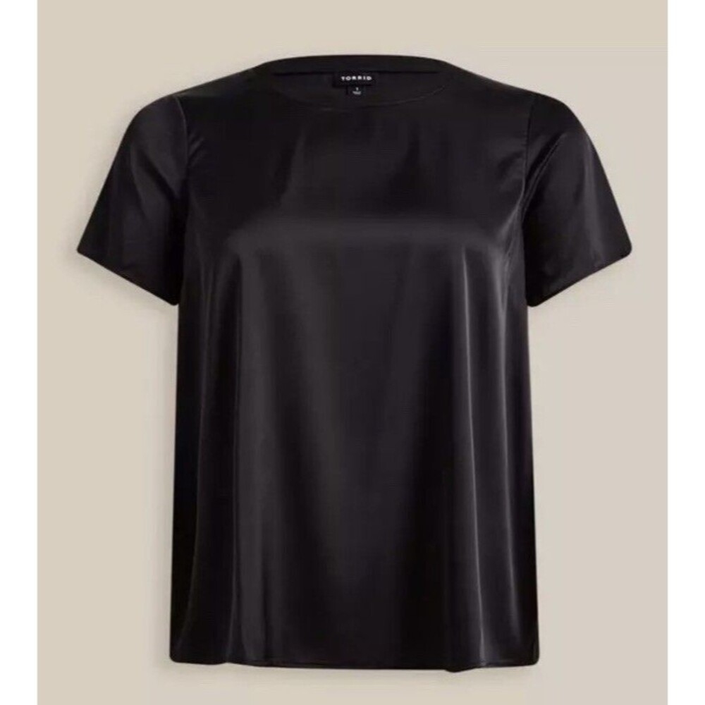 NWT Torrid Abbey Black Satin Short Sleeve‎ Tee Size 1X
